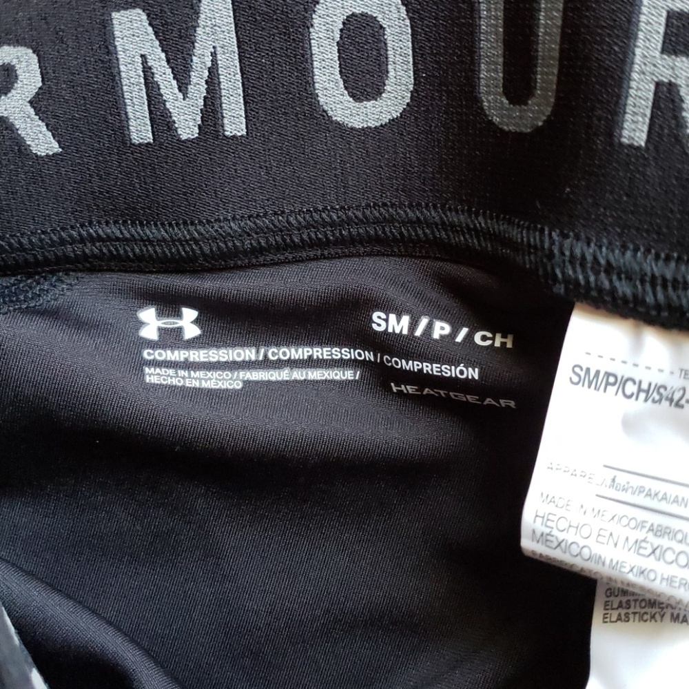 Under Armour Compression Shorts - Picture 3 of 3